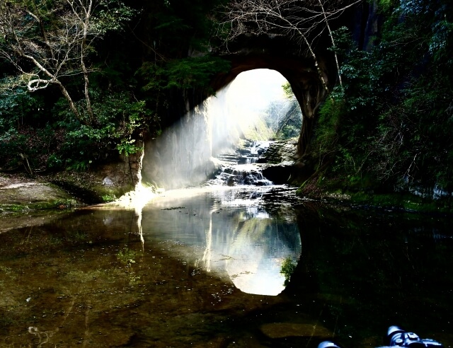 亀岩の洞窟