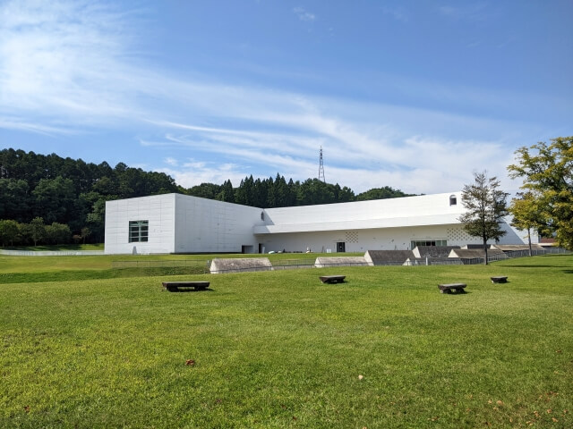 青森県立美術館